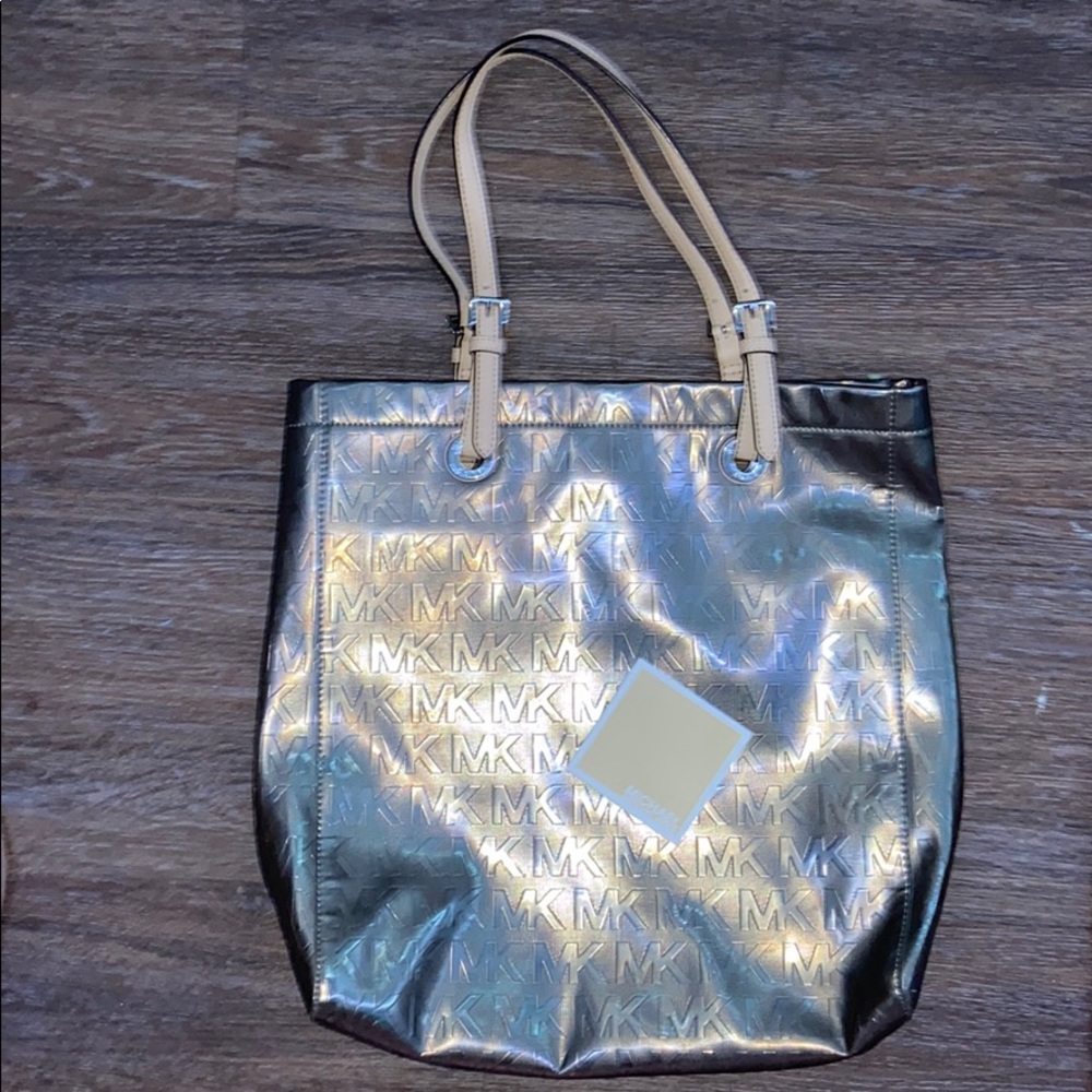 M ETALLIC GOLD MK BAG